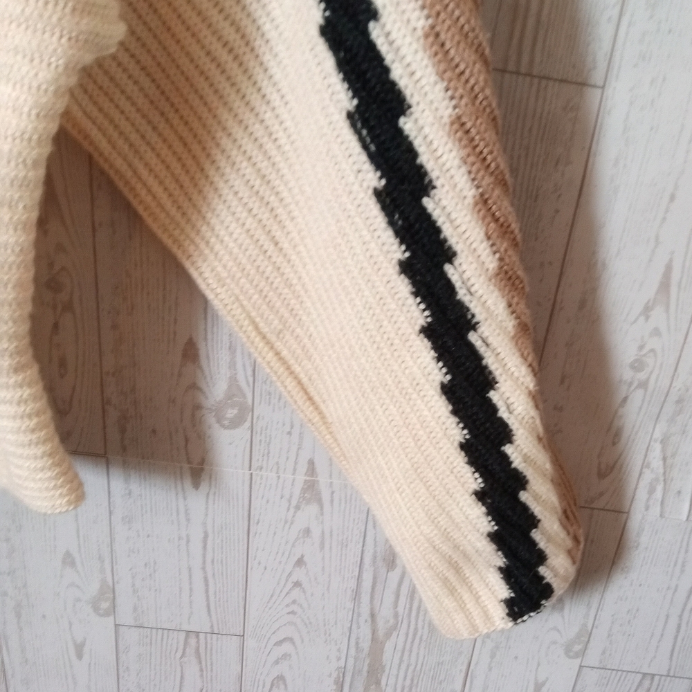 Hem & Thread Stylish Tan and Cream Chevron Pattern Sweater Women's Size M - Picture 7 of 8